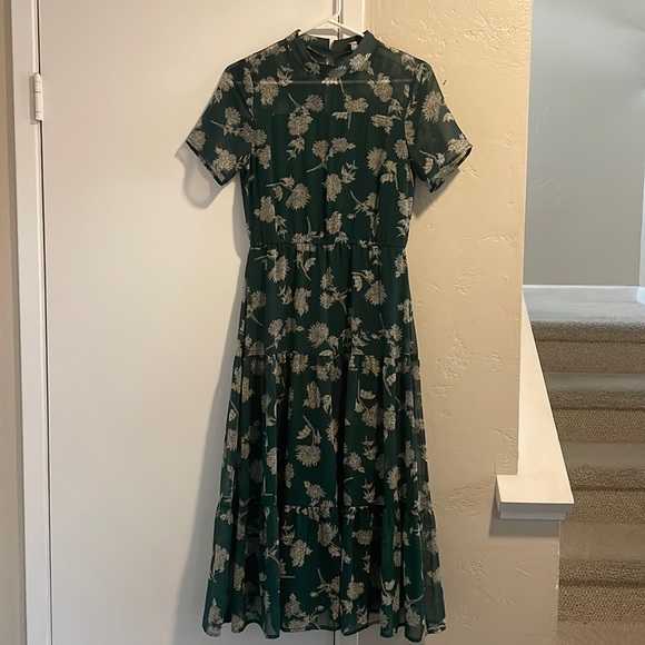 Lulus Dresses & Skirts - Lulus formal dress. Worn only one time to a wedding. Size XS